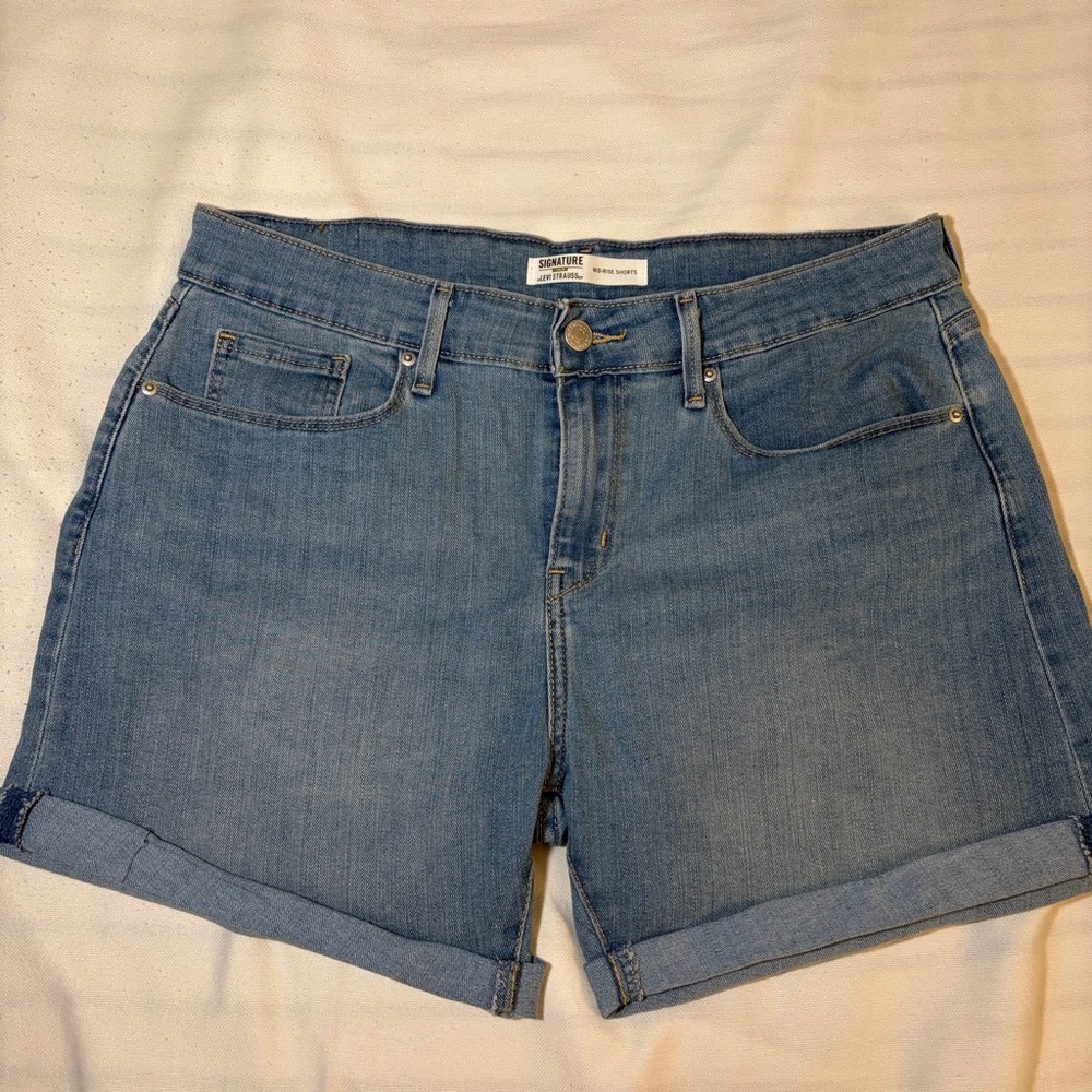 Signature by Levi Strauss Light Blue Denim Cuffed Women’s Shorts